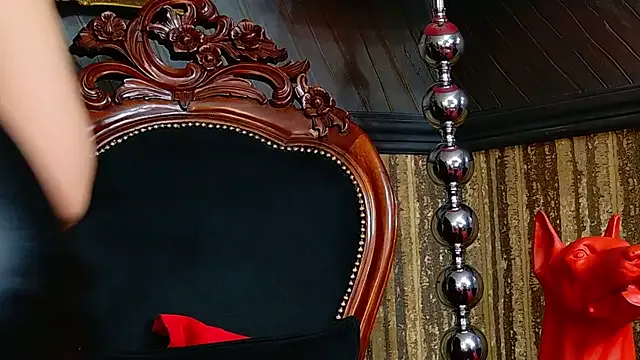 Offline MistressEly on StripChat