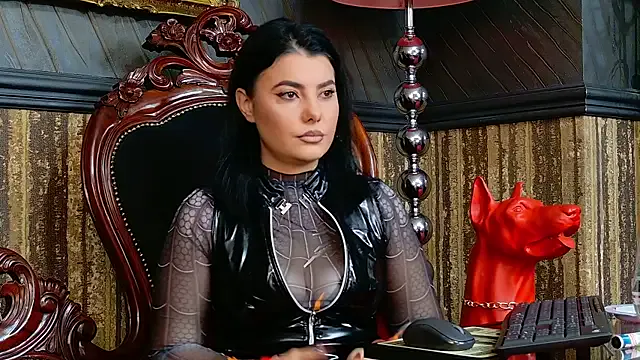 Offline MistressEly on StripChat