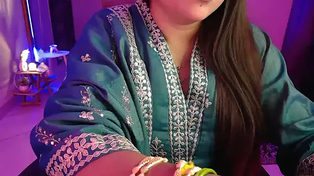 Offline Mitikaa on StripChat