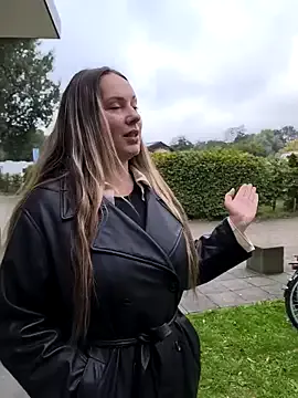 Freechat Mona_Plus on StripChat