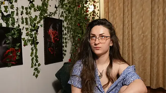 Offline NaughtYHomemadE on StripChat