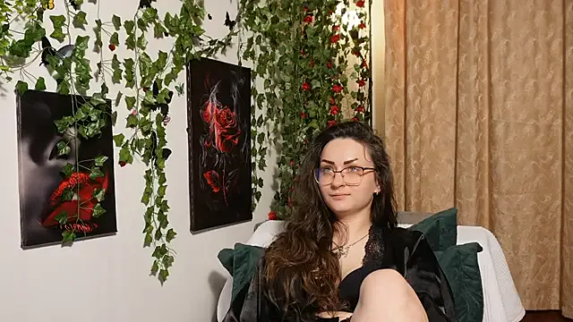 Offline NaughtYHomemadE on StripChat