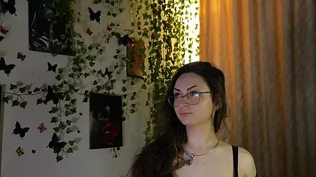 Offline NaughtYHomemadE on StripChat