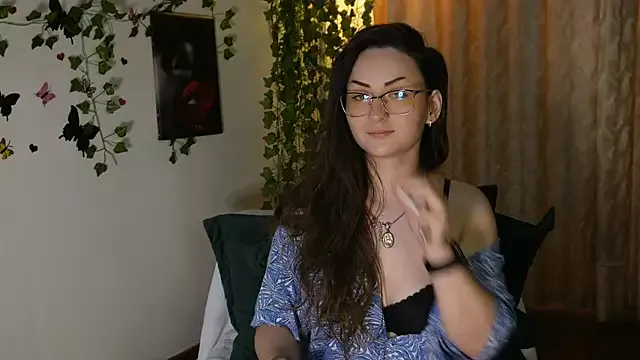 Offline NaughtYHomemadE on StripChat