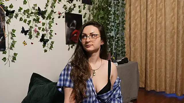 Offline NaughtYHomemadE on StripChat