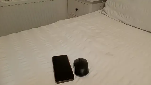 Offline NaughtyMrsKnox on StripChat