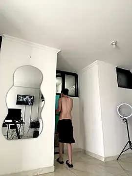 nico_18x on StripChat