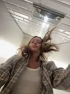 Offline nicole111 on StripChat