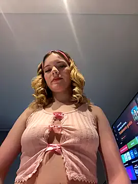 Group NicoleCut on StripChat