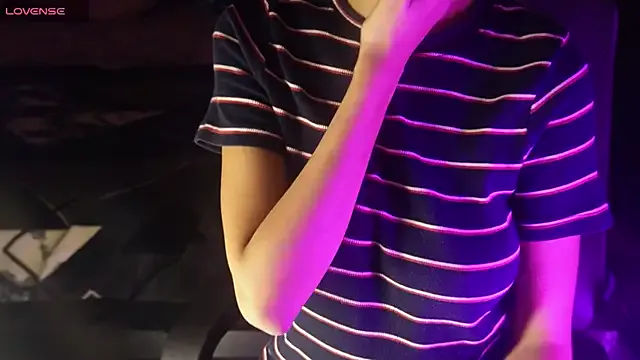 Offline NidhiChandra on StripChat