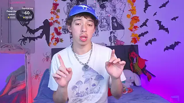 Offline Otter_Star on StripChat