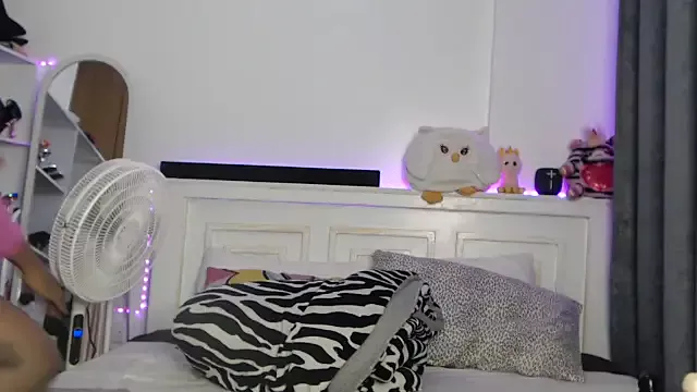 Offline peeky_pinky on StripChat