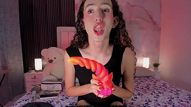 Freechat pinky_peach on StripChat