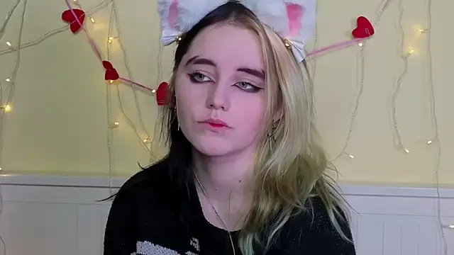 PortiaHedge — Lick finger