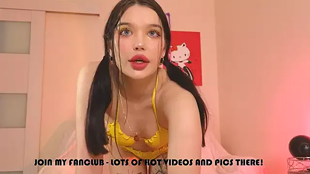 Offline PrettyLilie on StripChat