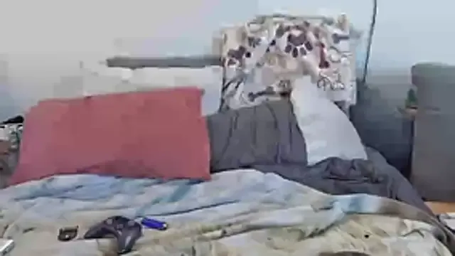 Offline pyrowuff on StripChat