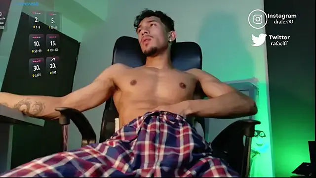 Offline rafael_stone on StripChat