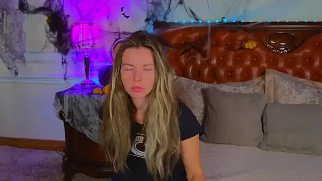 Freechat Real_Tini on StripChat