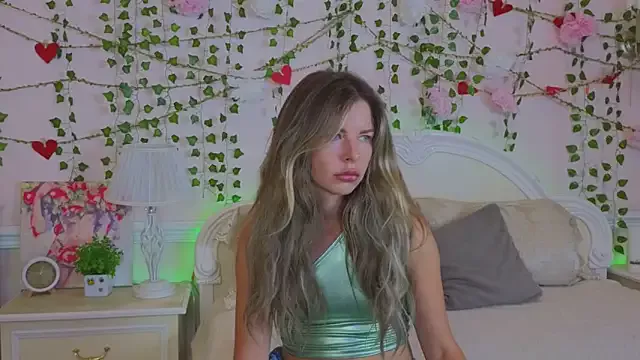 Freechat Real_Tini on StripChat