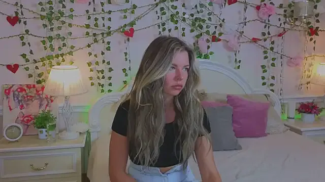 Freechat Real_Tini on StripChat