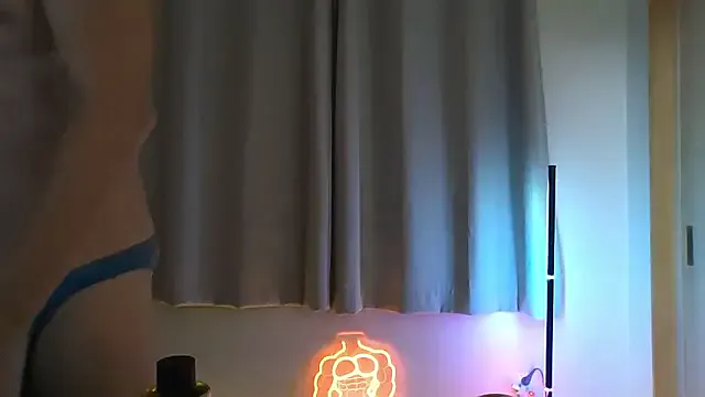 Offline redcap1111 on StripChat