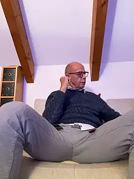 Relnnet on StripChat