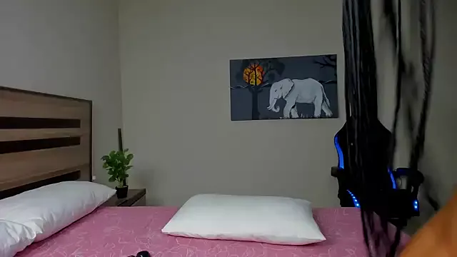 Freechat Renee-18 on StripChat