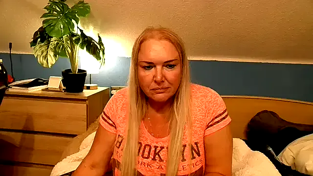 Sandy-Summer on StripChat