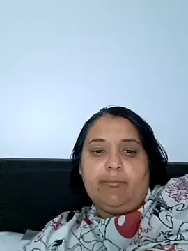 sarahhh1987 on StripChat 