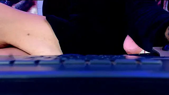 Freechat SelfSuck9inchs on StripChat