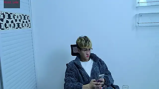 sexyboy-lele on StripChat