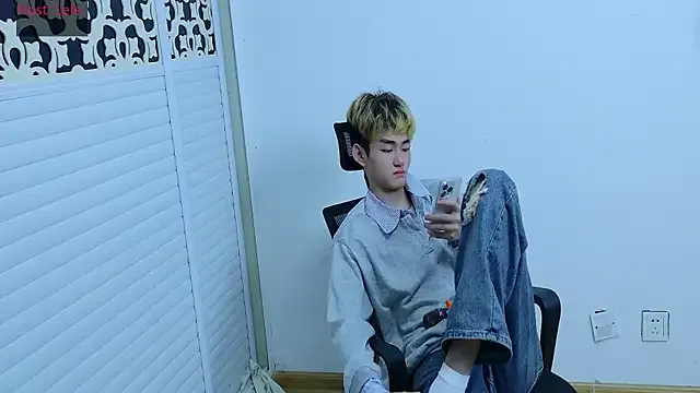 sexyboy-lele on StripChat