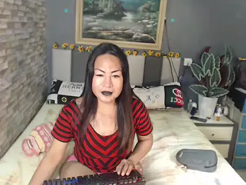 Offline Sexymaturedmistress on StripChat