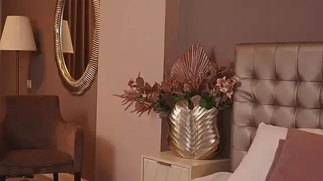 Offline SharonStarr on StripChat