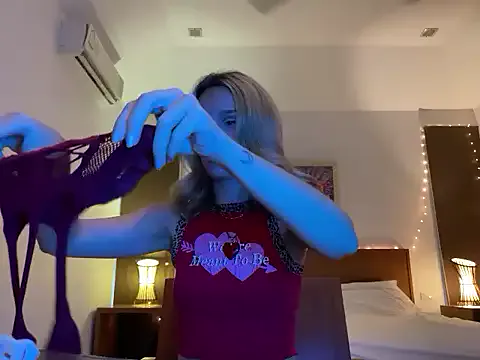 Offline SirenaBelle on StripChat