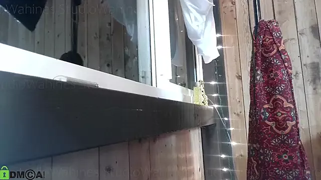 Offline StudioWahines on StripChat