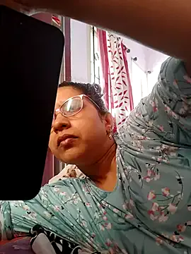 Offline thanusi_2 on StripChat