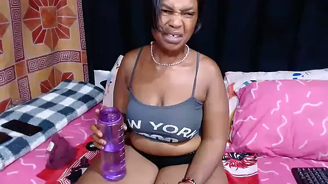 Offline Thickbootykim on StripChat