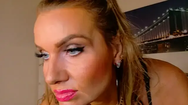 Freechat Tinkerbell822 on StripChat