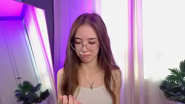 Freechat tinyanie on StripChat