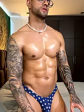 Offline Tomy_maylon on StripChat