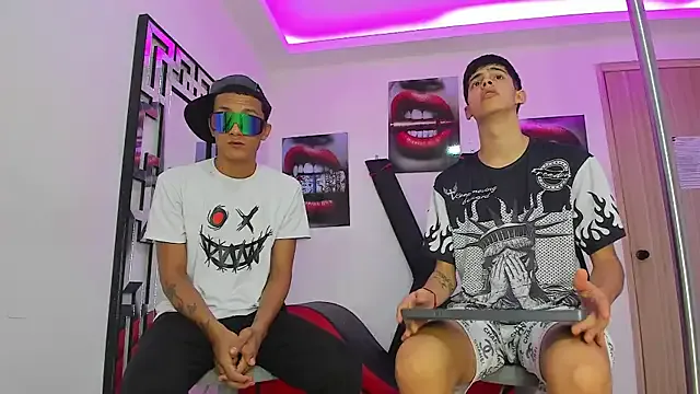 Offline TWINKS_FRIENDS on StripChat