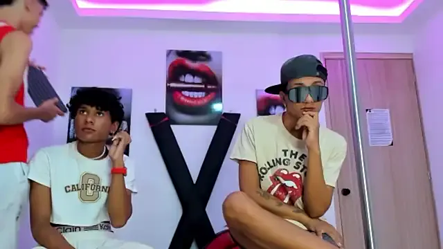 Offline TWINKS_FRIENDS on StripChat