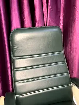 Offline Ur_varsh09 on StripChat