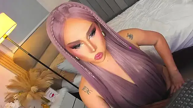 Offline UrSluttyGoddess on StripChat