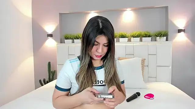 Offline ValeriaGarcia on StripChat