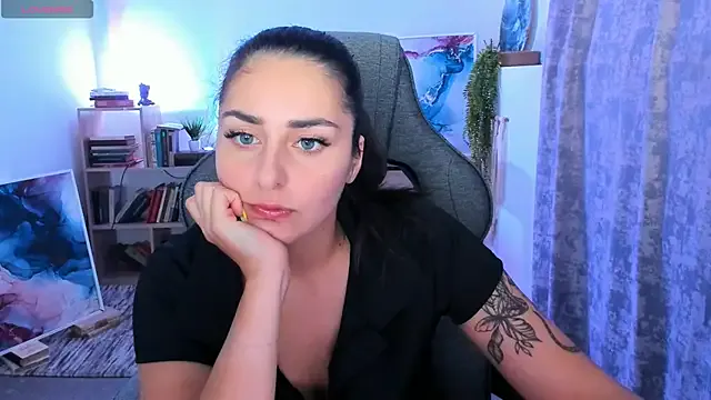 ValeriiMills on StripChat