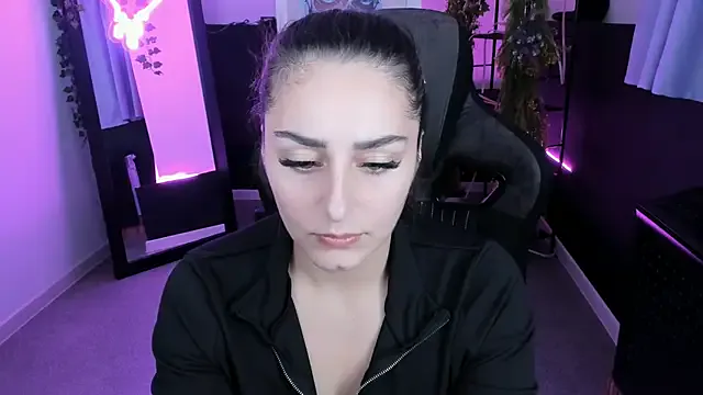 ValeriiMills on StripChat