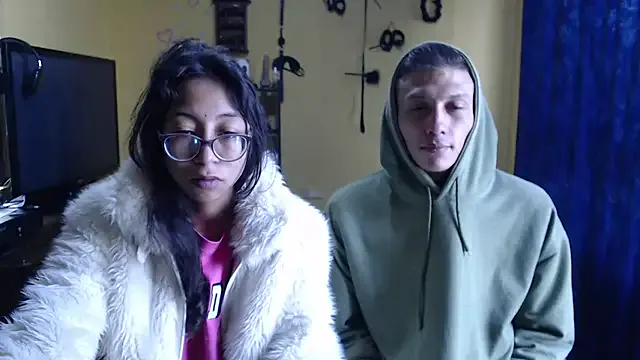 Offline Violet_And_Smith on StripChat