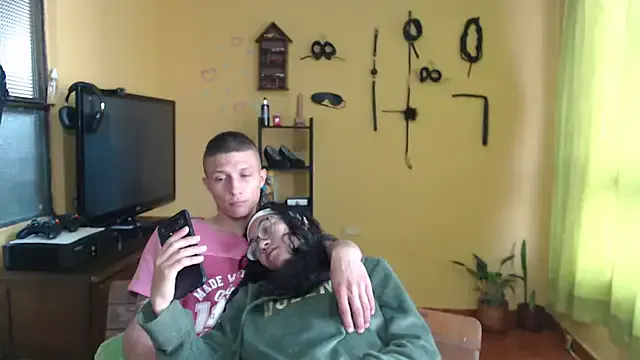 Offline Violet_And_Smith on StripChat